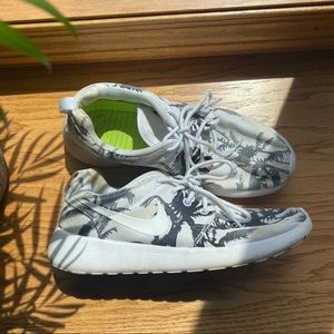 PALM TREE NIKE ROSCHES